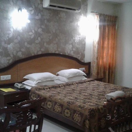 Celebration Hotel And Resort Rewa Luaran gambar