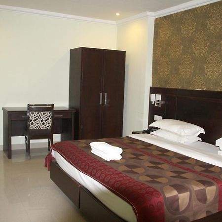 Celebration Hotel And Resort Rewa Luaran gambar