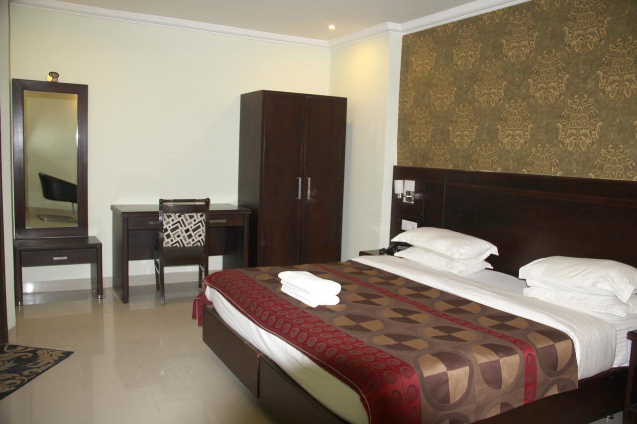 Celebration Hotel And Resort Rewa Luaran gambar